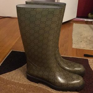 authentic Gucci rainboots size 40/US 10 (used)